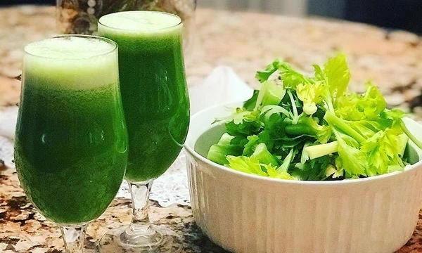 Σέλερι: Από ποιες παθήσεις μας προστατεύει ο χυμός- Αποτοξινώνει και έχει αντικαρκινική δράση